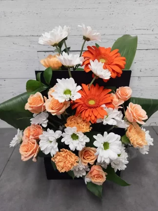 Boîte noire assortie au choix du fleuriste