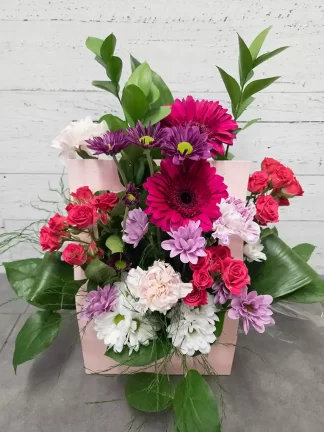 Boîte rose assortie au choix du fleuriste